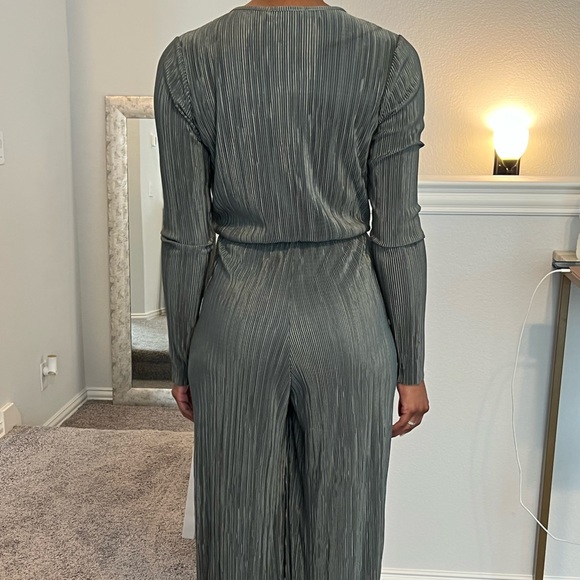 Green Velvet Plunge Cropped Jumpsuit - Picture 2 of 2